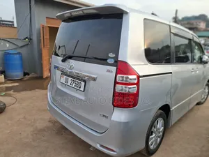 Toyota Noah 2012 Silver