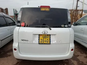 Toyota Sienta 2011 White