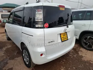 Toyota Sienta 2011 White