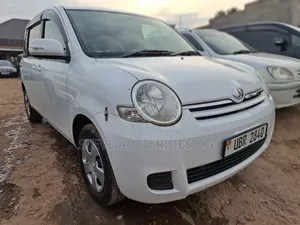 Toyota Sienta 2011 White