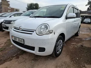 Toyota Sienta 2011 White
