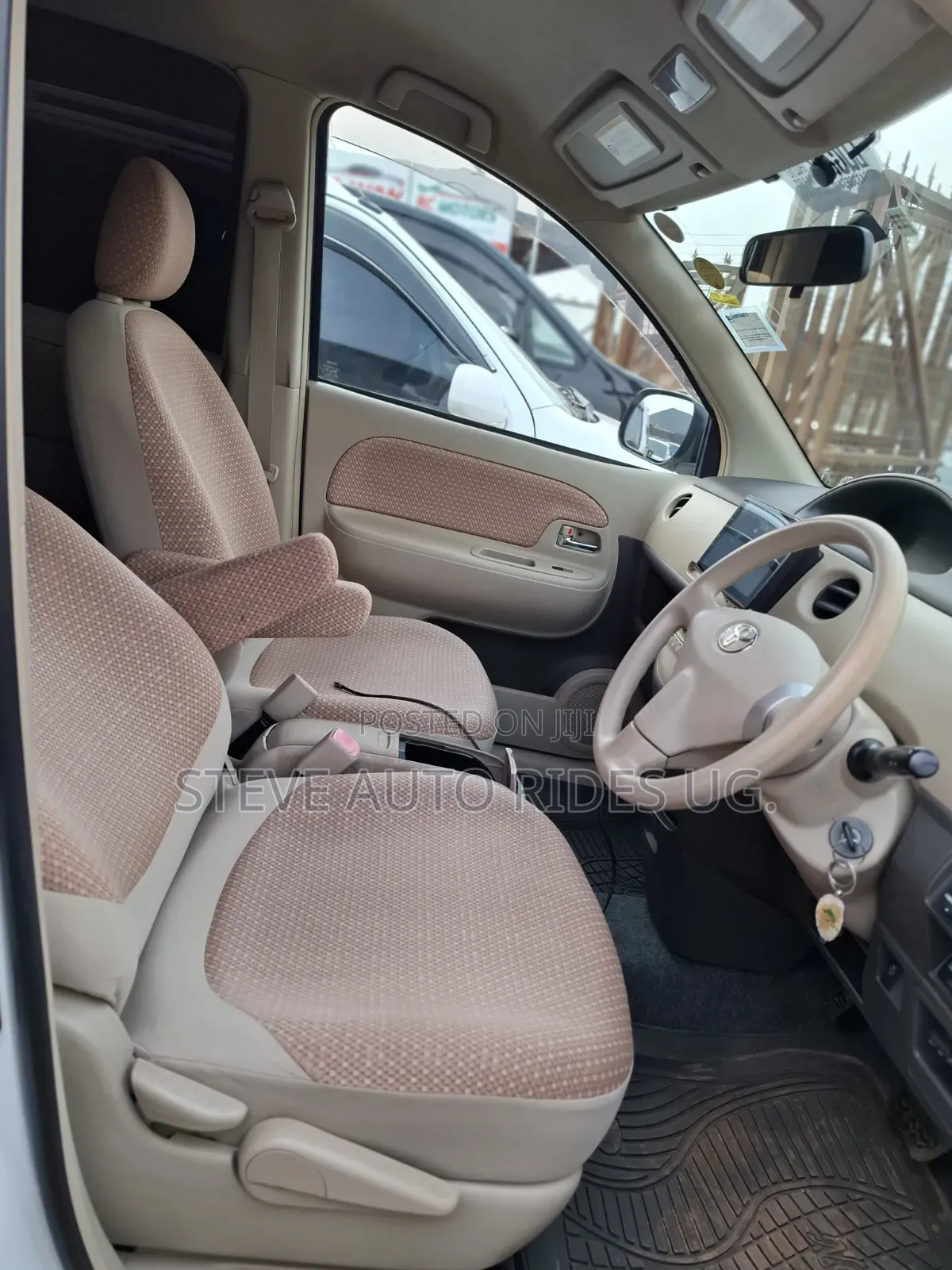 Toyota Sienta 2011 White