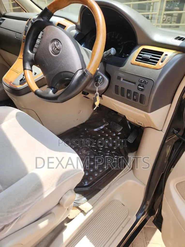 Toyota Alphard 2.4 Petrol AWD 2003 Silver