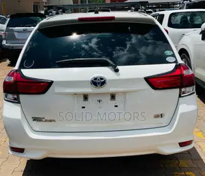 Toyota Corolla Fielder 1.5 Hybrid FWD 2017 White