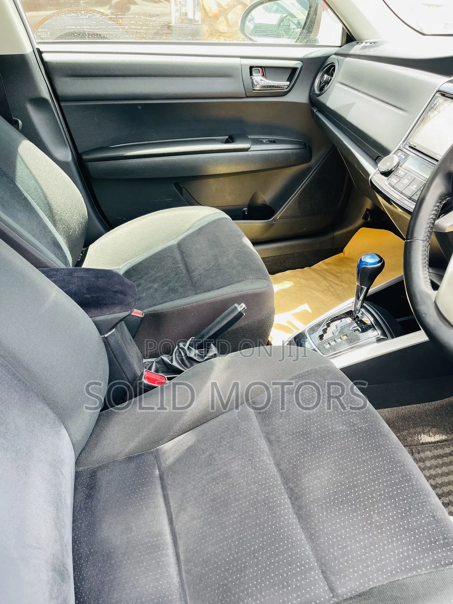 Toyota Corolla Fielder 1.5 Hybrid FWD 2017 White