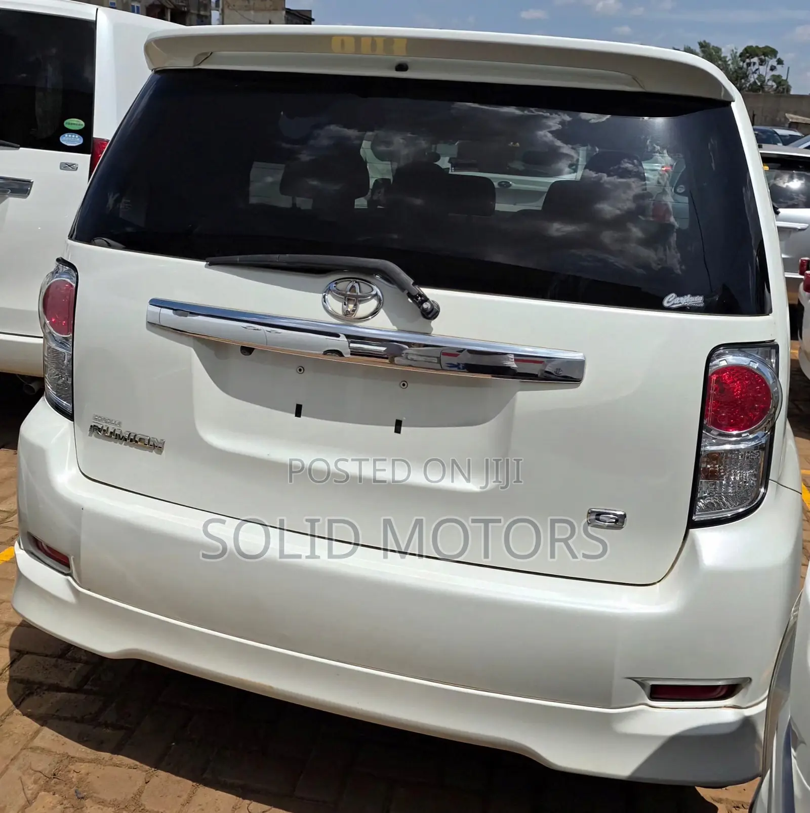 Toyota Corolla Rumion Hatchback 1.5 FWD 2012 White