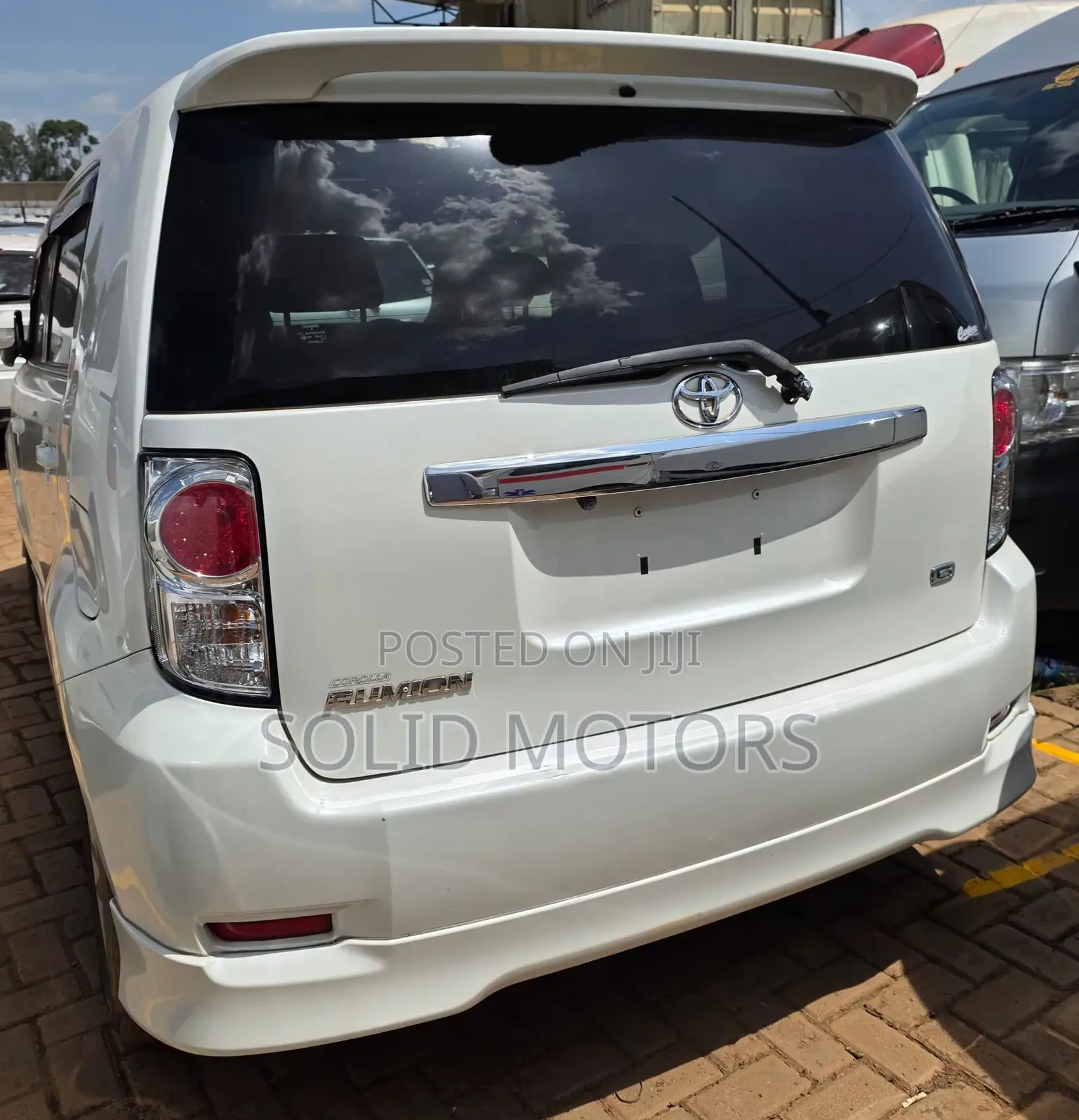 Toyota Corolla Rumion Hatchback 1.5 FWD 2012 White
