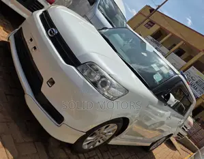Toyota Corolla Rumion Hatchback 1.5 FWD 2012 White