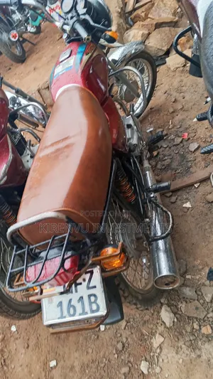 Bajaj Boxer 100 2021 Red