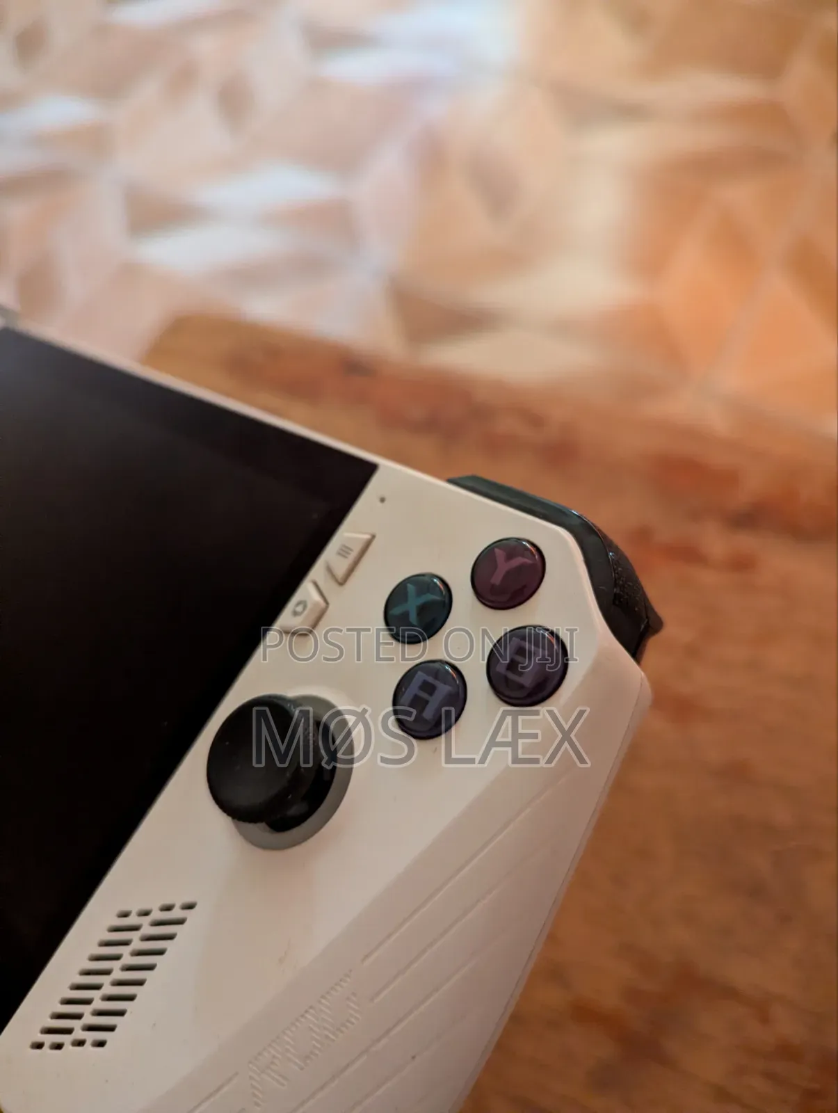 Asus Rog Ally Z1 Extreme Selling the Screen and Parts
