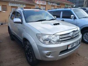 Toyota Fortuner 2012 Silver
