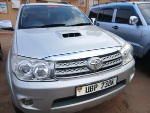 Toyota Fortuner 2012 Silver