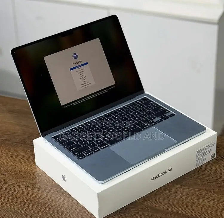 New Laptop Apple MacBook Air 16GB Apple M4 SSD 256GB