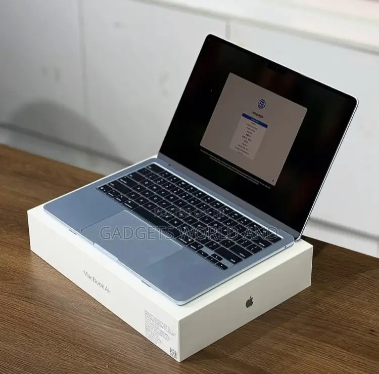 New Laptop Apple MacBook Air 16GB Apple M4 SSD 256GB