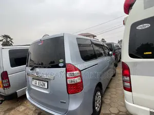 Toyota Noah 2012 Silver