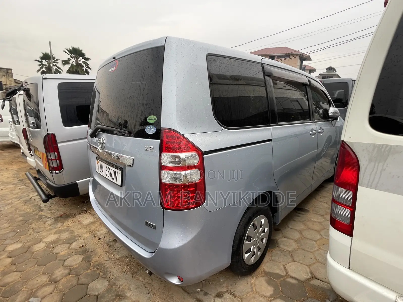 Toyota Noah 2012 Silver