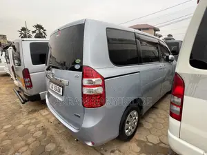 Toyota Noah 2012 Silver