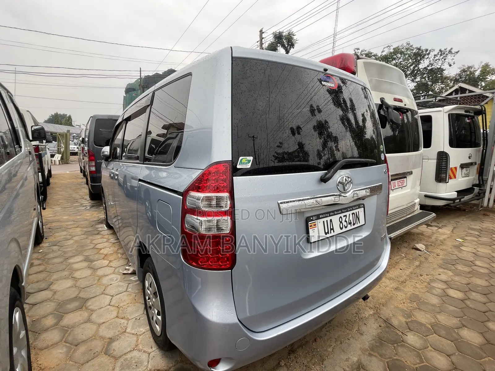 Toyota Noah 2012 Silver