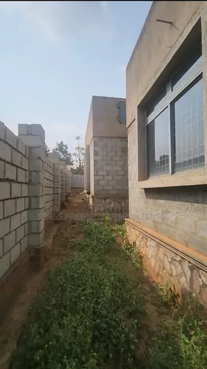 4bdrm Mansion in Lavington Estate, Wakiso / Wakiso for sale