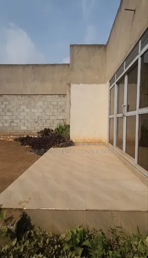 4bdrm Mansion in Lavington Estate, Wakiso / Wakiso for sale