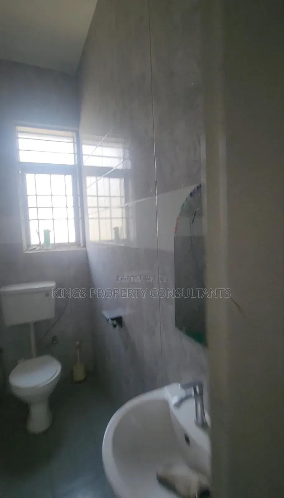 4bdrm Mansion in Lavington Estate, Wakiso / Wakiso for sale