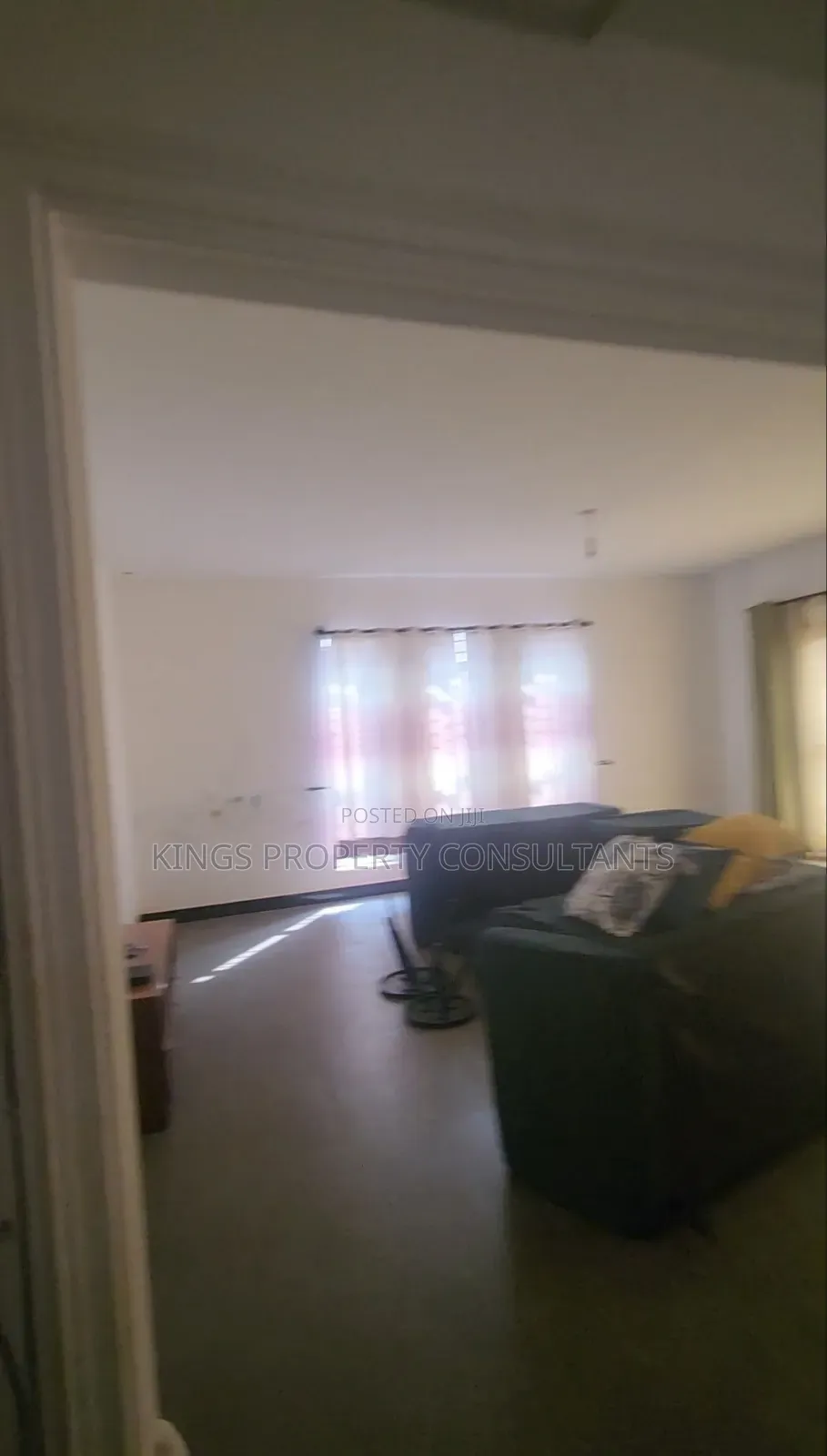 4bdrm Mansion in Lavington Estate, Wakiso / Wakiso for sale