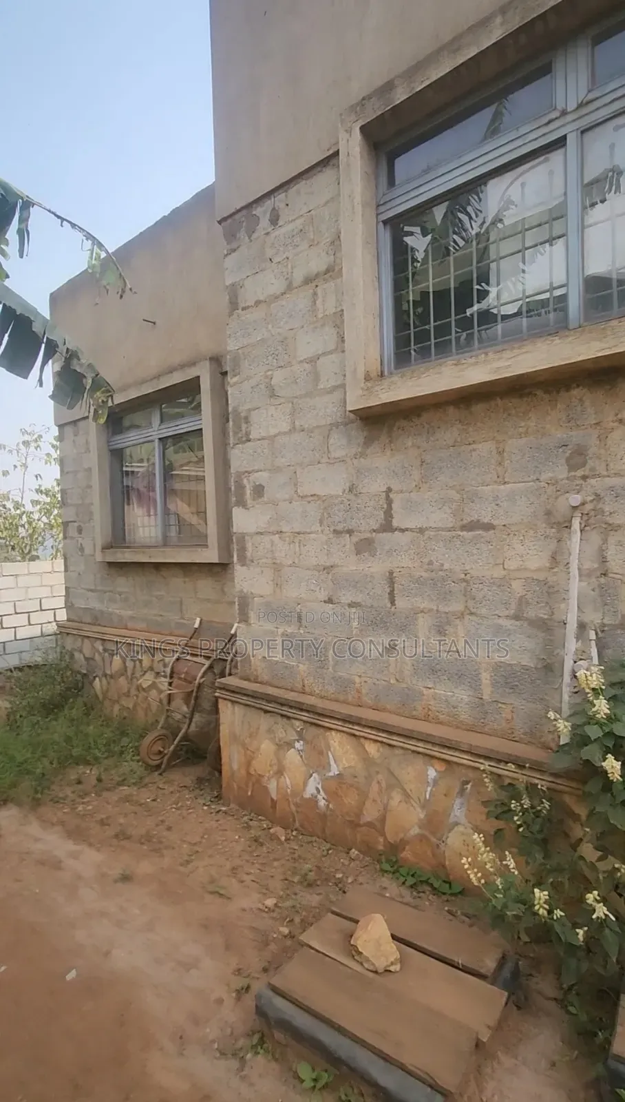 4bdrm Mansion in Lavington Estate, Wakiso / Wakiso for sale