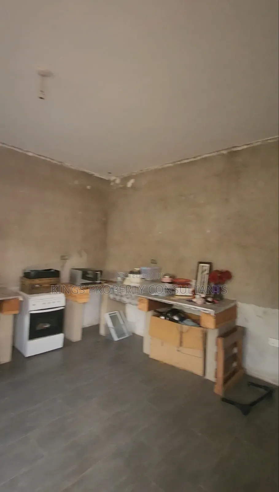 4bdrm Mansion in Lavington Estate, Wakiso / Wakiso for sale
