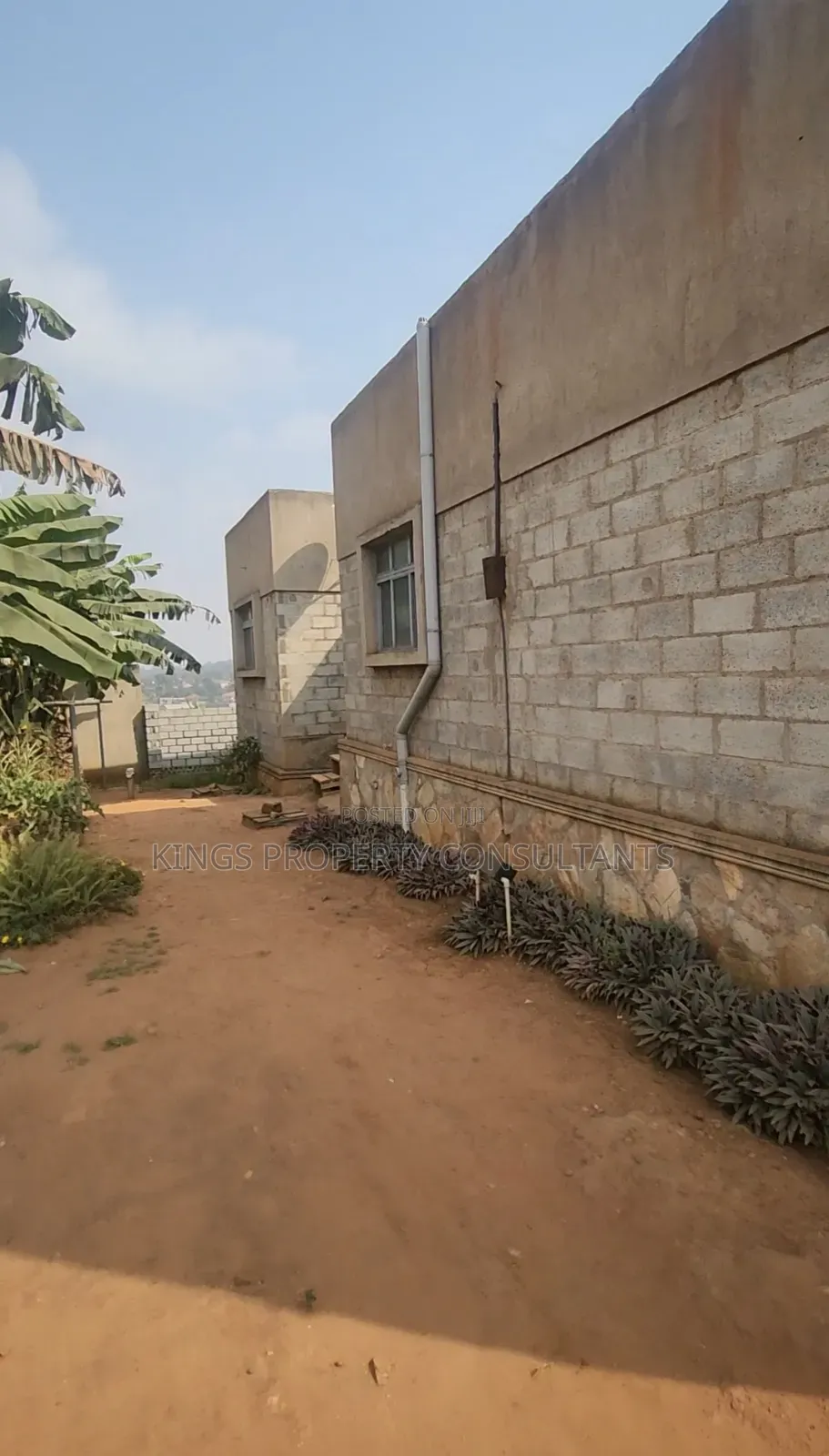 4bdrm Mansion in Lavington Estate, Wakiso / Wakiso for sale