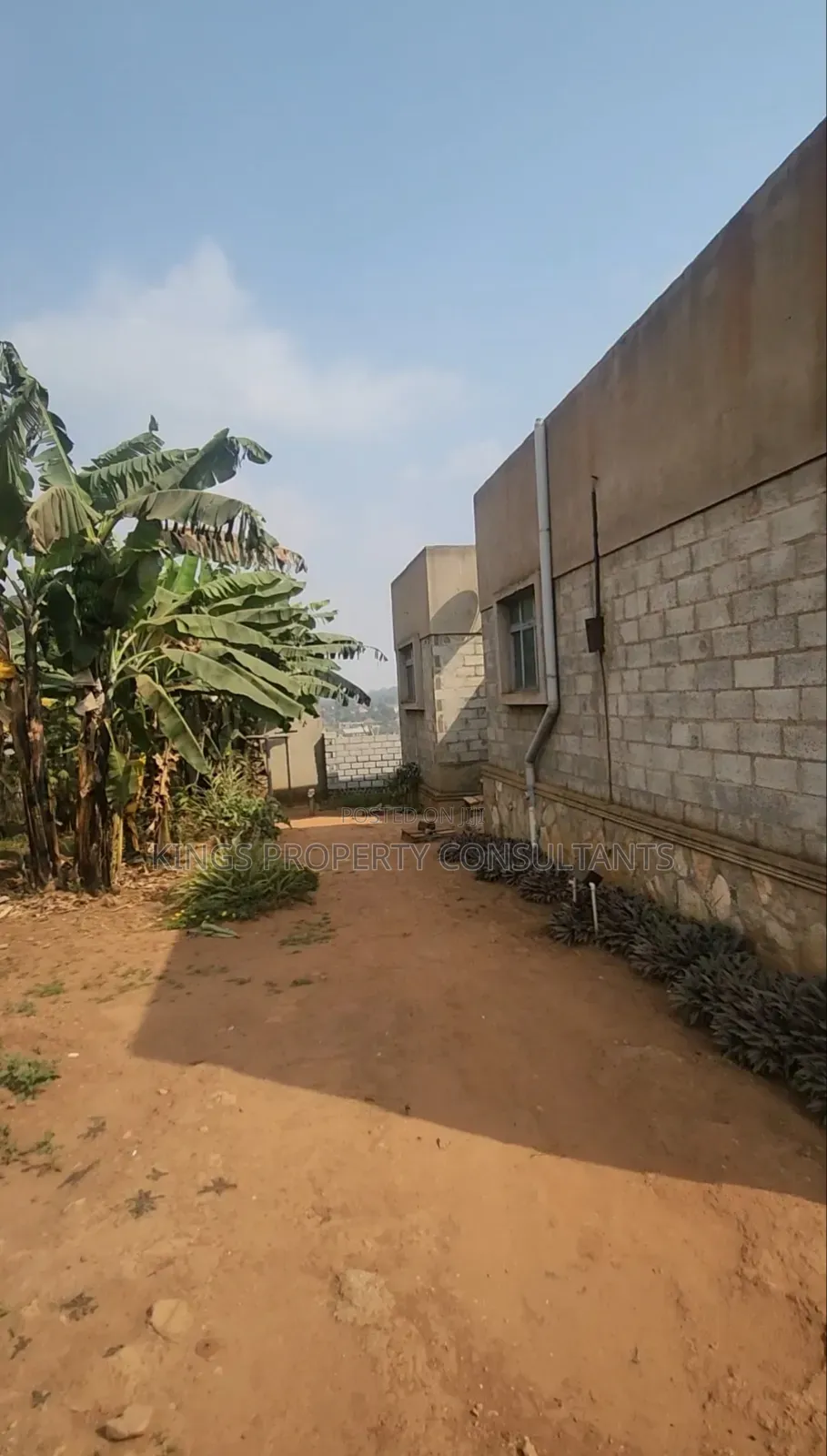 4bdrm Mansion in Lavington Estate, Wakiso / Wakiso for sale