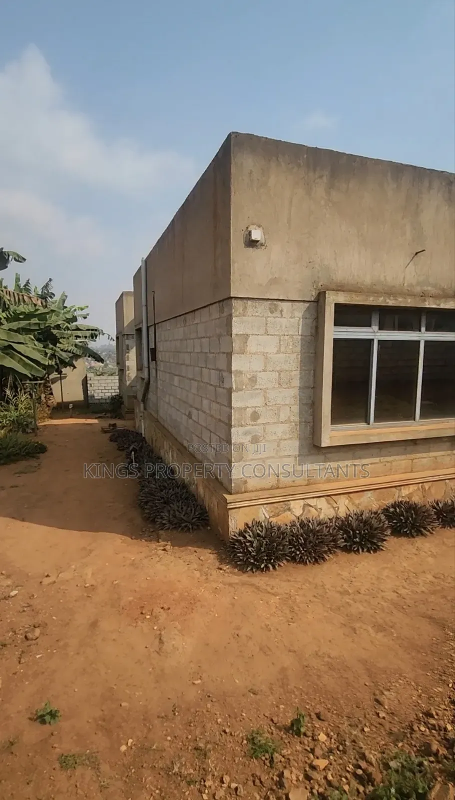 4bdrm Mansion in Lavington Estate, Wakiso / Wakiso for sale