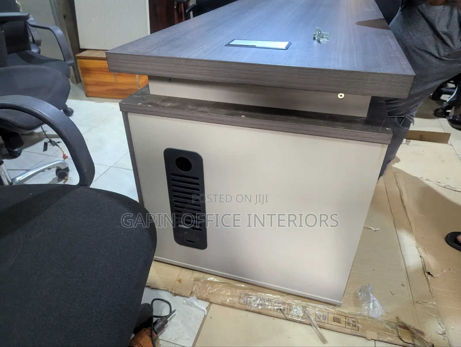 Bran New 140cm // 1.4 Meters Executive Desk With Fixed Drawers