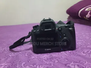 Canon Eos 6d Full-Frame Body + 2 Original Batteries