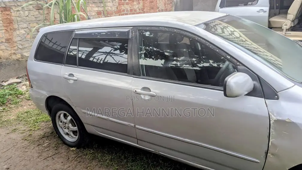 Toyota Corolla Fielder 2002 Silver