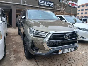 Toyota Hilux 2021 Green