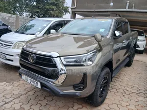 Toyota Hilux 2021 Green