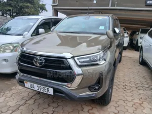 Toyota Hilux 2021 Green