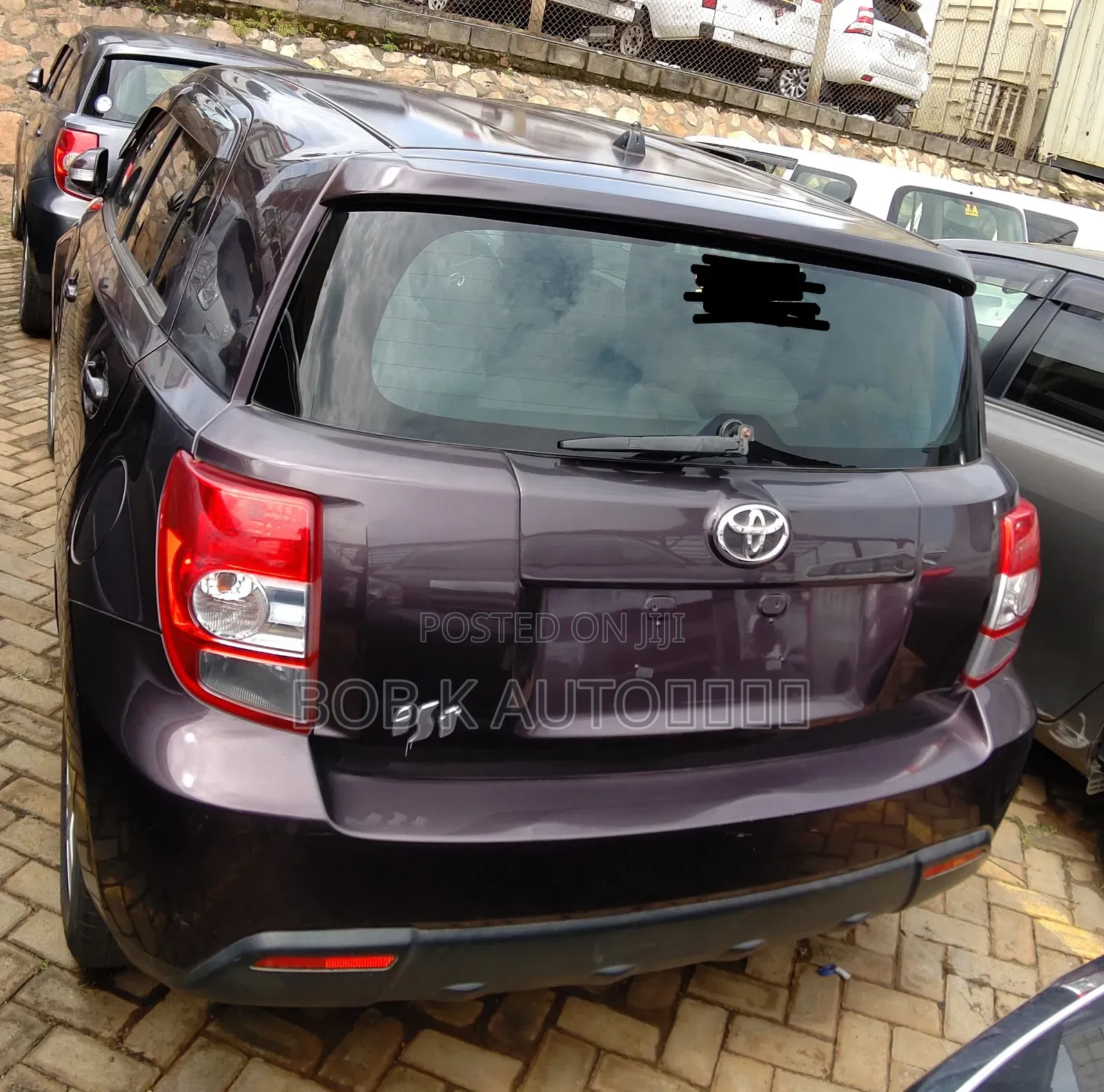 Toyota IST 2010 Maroon