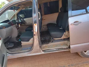 Toyota Noah 2002 Pink