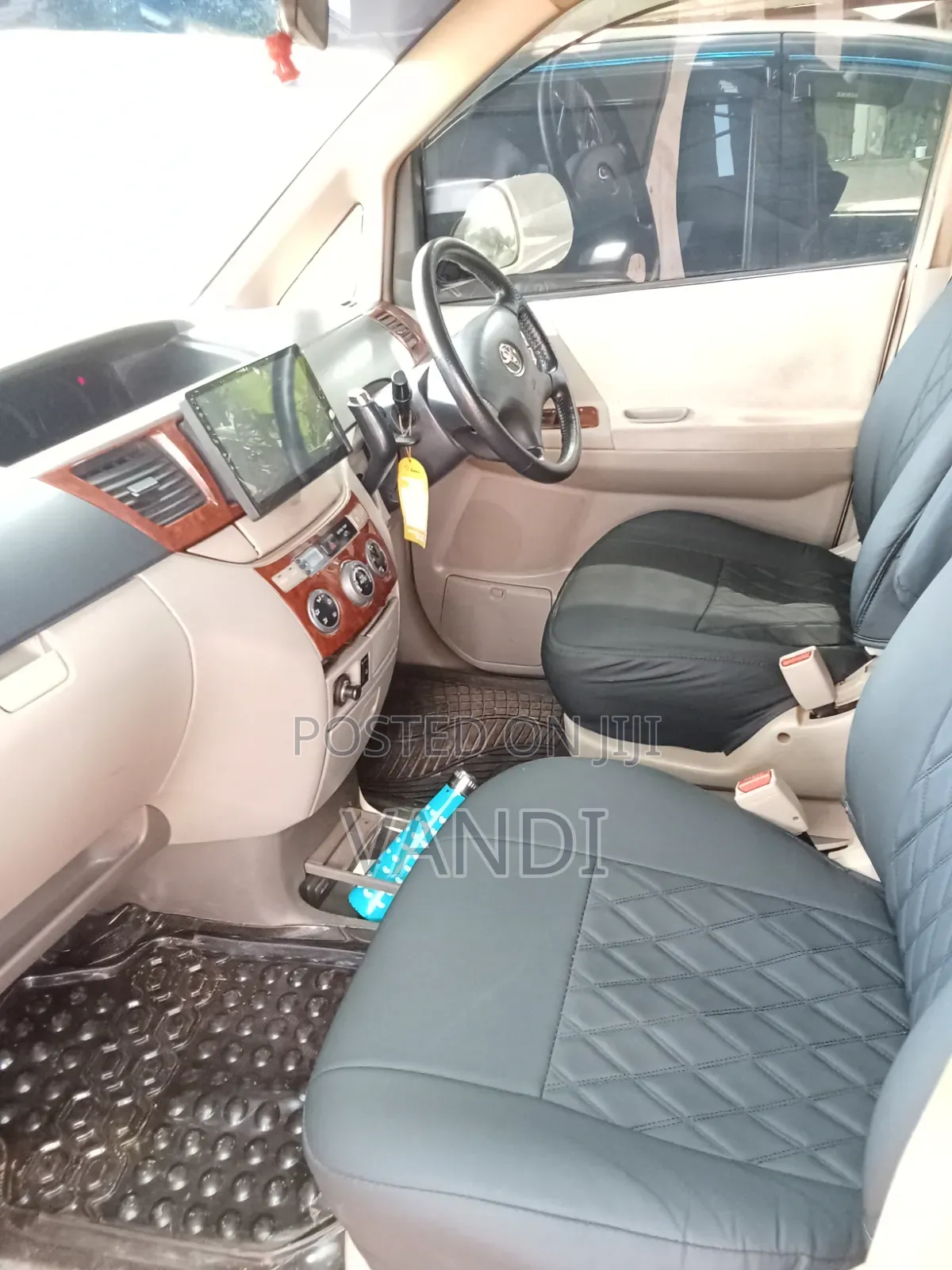 Toyota Noah 2002 Pink