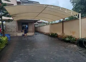Semi-cantilevered Carport