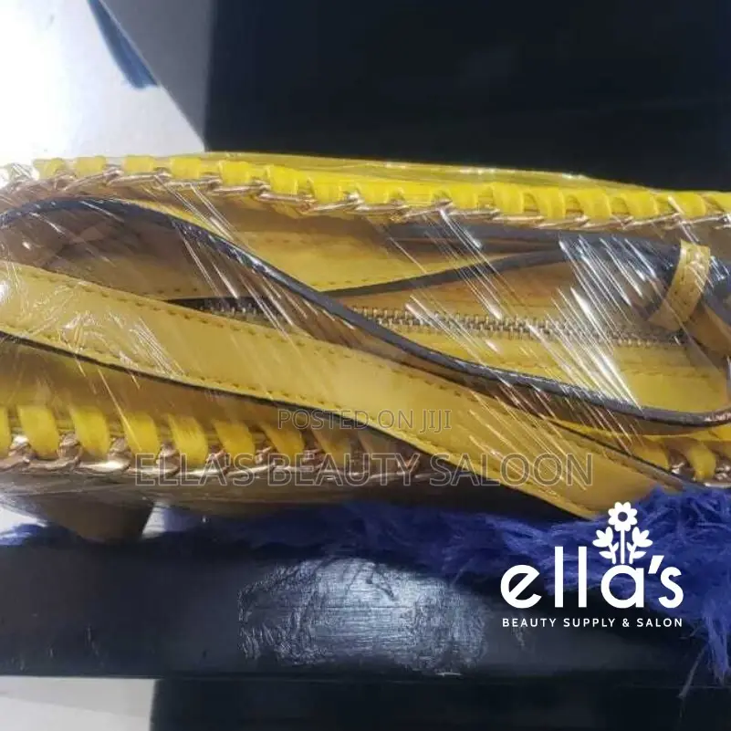 Elegant Yellow Ladies Leather Handbag – Stylish Fashion Hand Bag