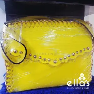 Elegant Yellow Ladies Leather Handbag – Stylish Fashion Hand Bag