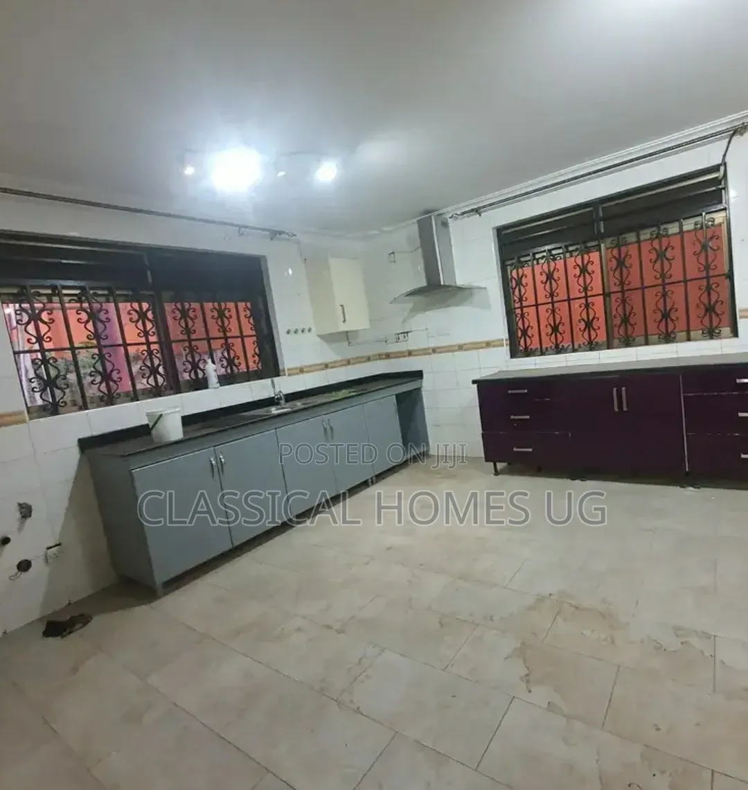 5bdrm Duplex in Naalya, Central Division for rent