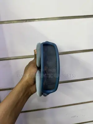Usa  Model Airpods Max Blue in Very Good Condition
