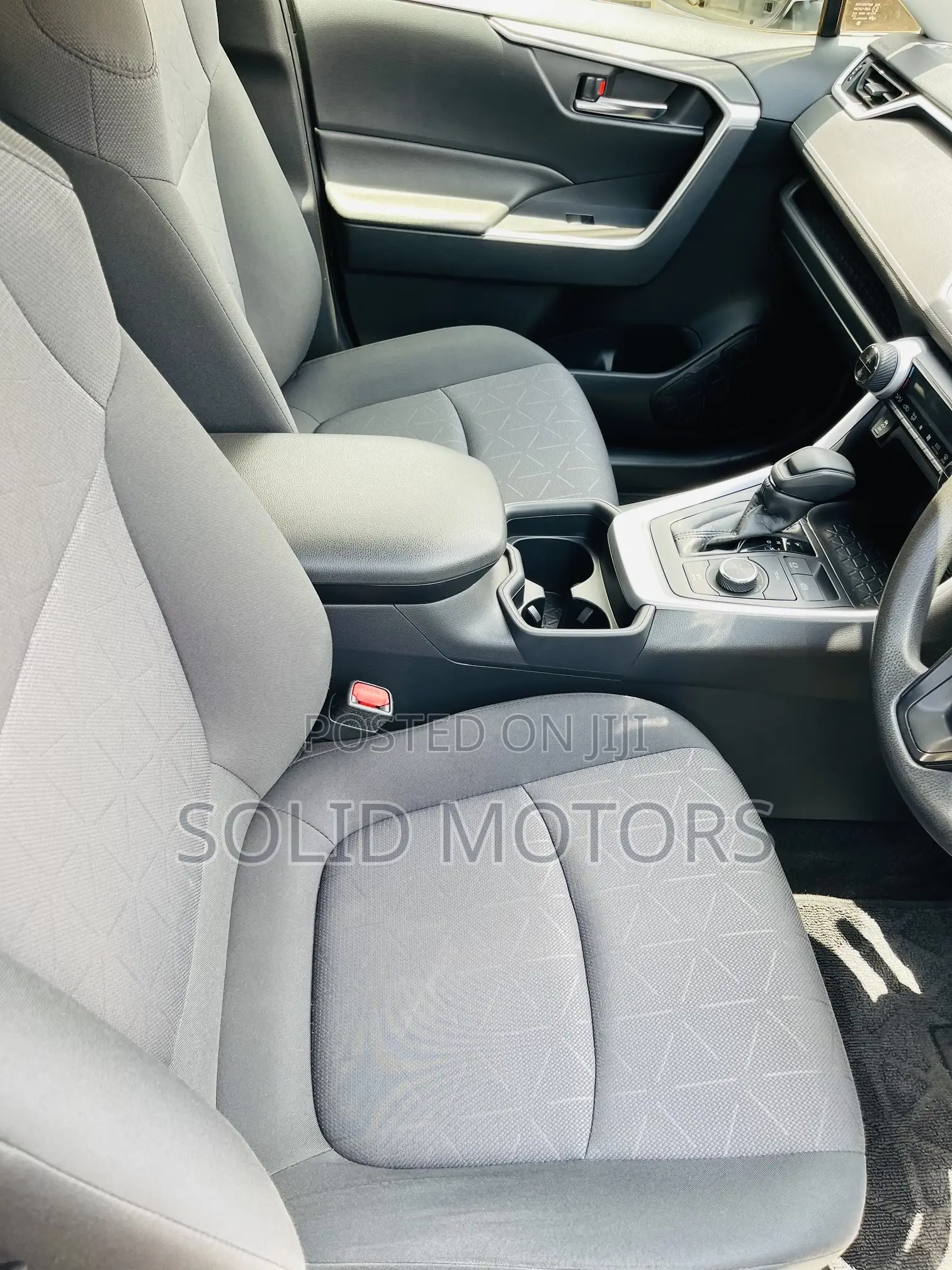 Toyota RAV4 XLE Premium AWD 2019 White