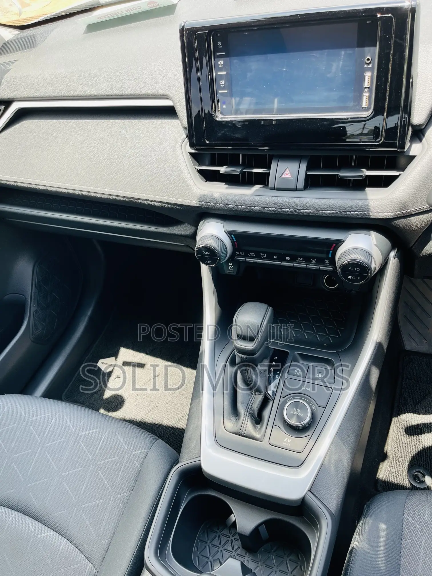 Toyota RAV4 XLE Premium AWD 2019 White
