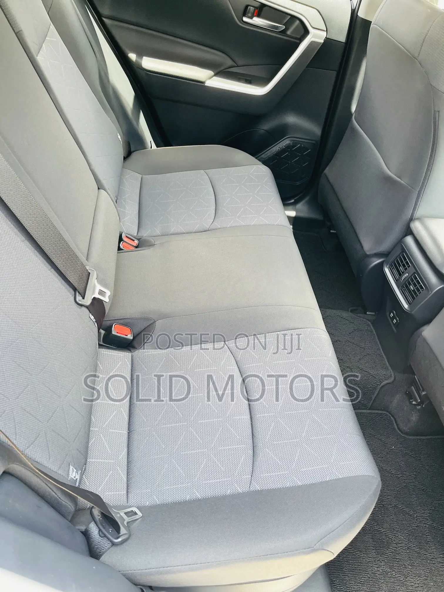 Toyota RAV4 XLE Premium AWD 2019 White