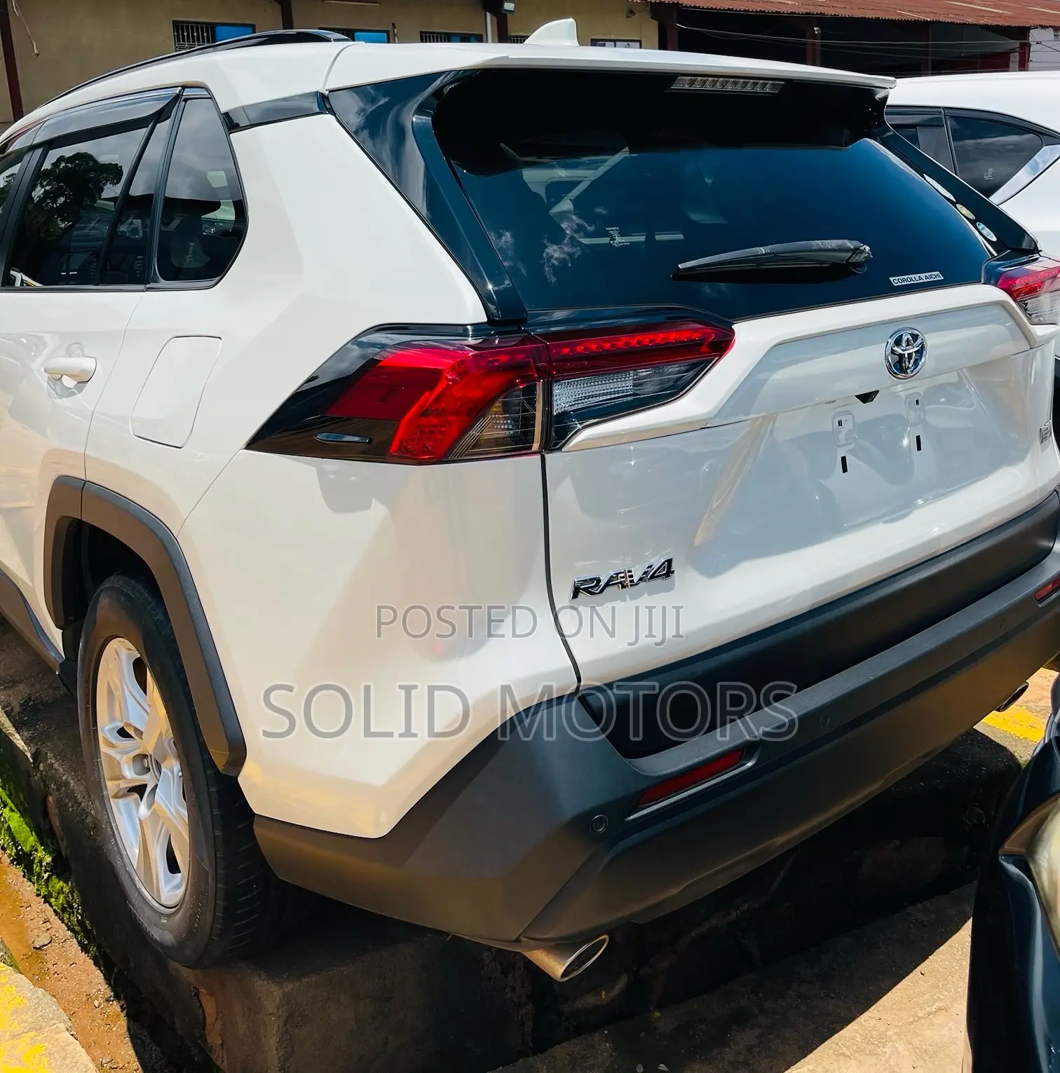 Toyota RAV4 XLE Premium AWD 2019 White