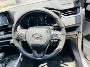 Toyota RAV4 XLE Premium AWD 2019 White